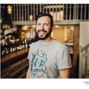 Professeur de cuisine et de sommellerie original et créatif. Bistronomique, pâtisserie, végétarienne, basse temperature, sous vide